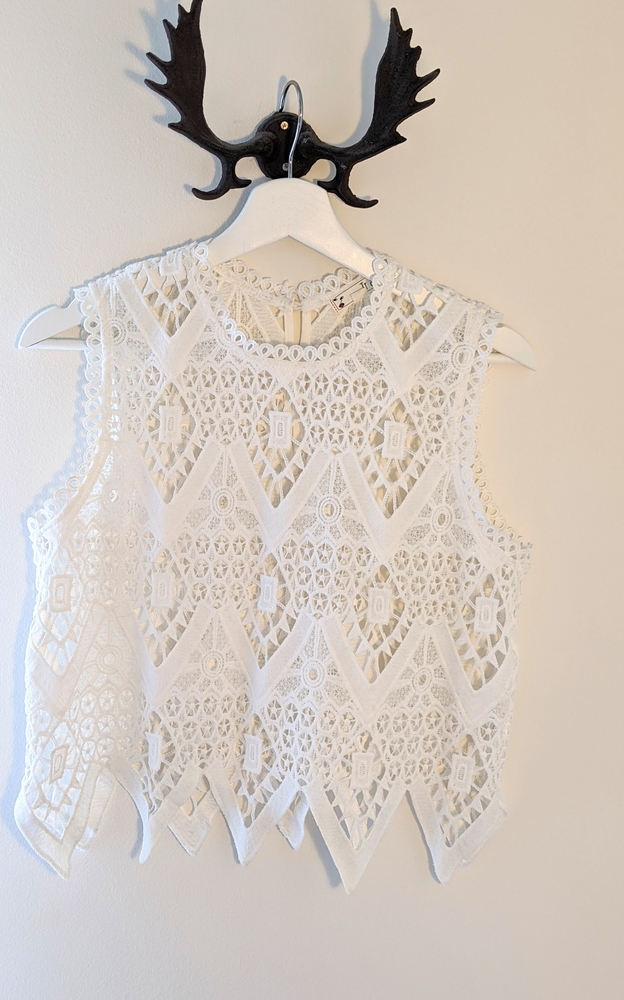 ♥️ Vintage white lace top